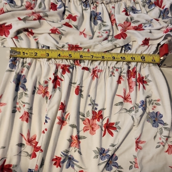 Divided Floral Ruffle Blouse - Picture 5 of 7